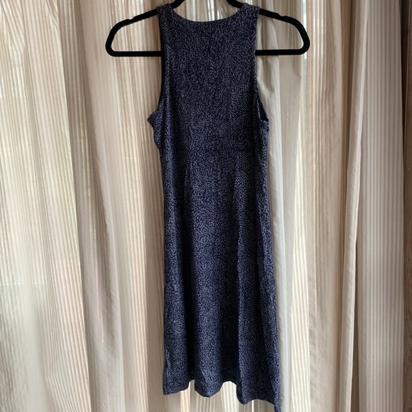 Athletes dress - Picture 3 of 3